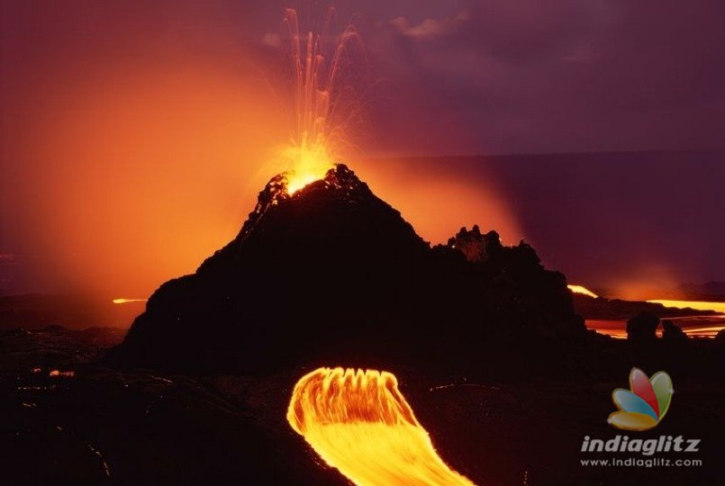 hawaii"s kilauea volcano spews huge cloud of ash